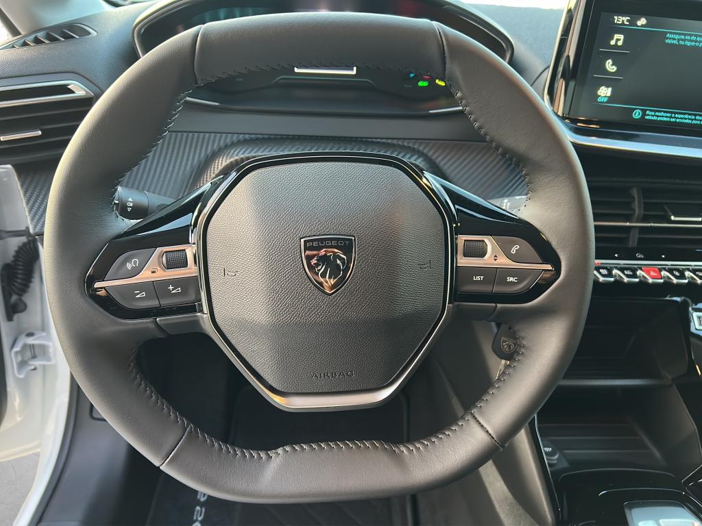 Peugeot e208 - Imagem 18